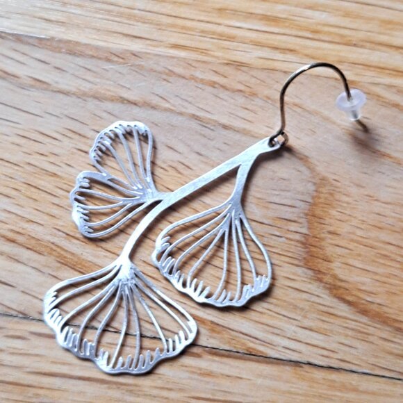 Silver leaf earrings - Picture 3 of 3